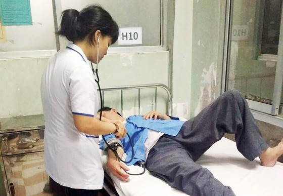 Bác sĩ đánh nhân viên điều dưỡng ngay tại nơi làm việc ảnh 2
