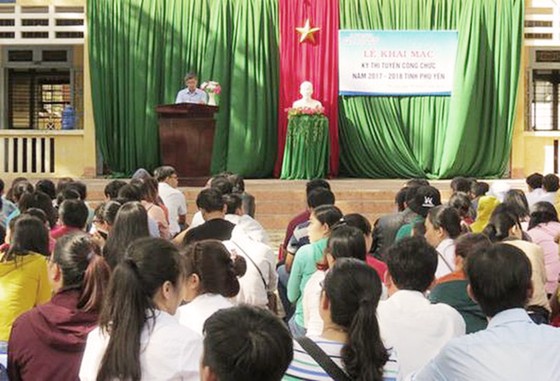 Vụ để lộ đề thi công chứ tại Phú Yên, công an bắt thêm 2 cán bộ Sở Nội vụ ảnh 1