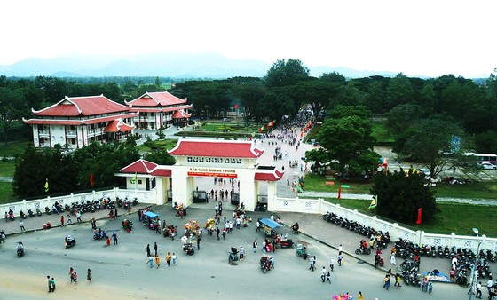 Biển người 'trẩy hội' Ngọc Hồi - Đống Đa trên quê hương anh hùng Quang Trung - Nguyễn Huệ ảnh 7