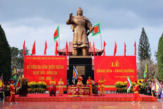 Biển người 'trẩy hội' Ngọc Hồi - Đống Đa trên quê hương anh hùng Quang Trung - Nguyễn Huệ ảnh 5