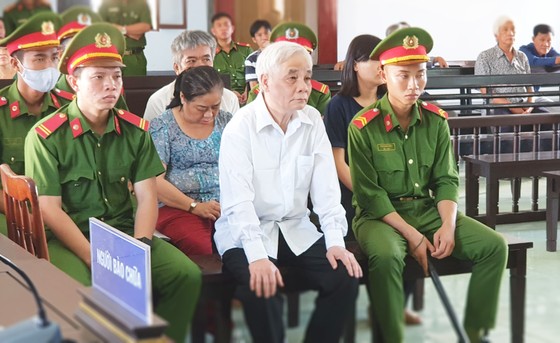 Giảm án cho cựu chánh án tòa án cùng 3 thuộc cấp tham ô tài sản ảnh 1