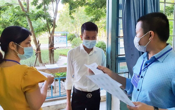 Nắng nóng kèm dịch Covid-19 gây nhiều khó khăn cho các thí sinh miền Trung dự kỳ thi tốt nghiệp THPT ảnh 9