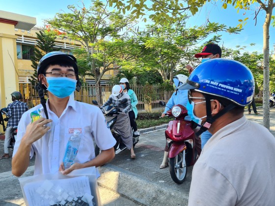 Nắng nóng kèm dịch Covid-19 gây nhiều khó khăn cho các thí sinh miền Trung dự kỳ thi tốt nghiệp THPT ảnh 6