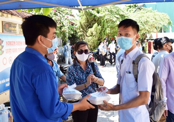 Thí sinh miền Trung đánh giá đề Sinh và GD-CD thiết thực ảnh 8
