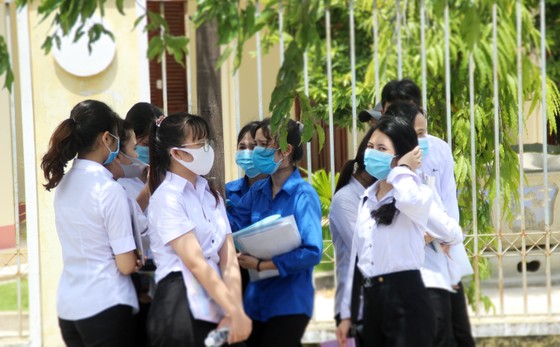 Thí sinh miền Trung đánh giá đề Sinh và GD-CD thiết thực ảnh 5
