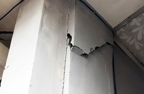 Dân 'tố' tòa chung cư 28 tầng thi công gây ô nhiễm, làm nứt nhà dân ảnh 10