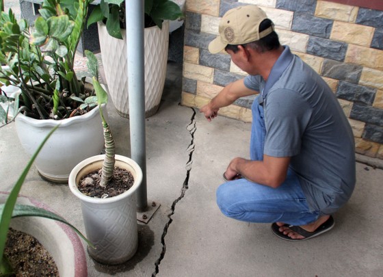 Dân 'tố' tòa chung cư 28 tầng thi công gây ô nhiễm, làm nứt nhà dân ảnh 2