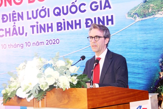 Chính thức cấp điện cáp ngầm cho 3.000 dân đảo Cù Lao Xanh ảnh 2