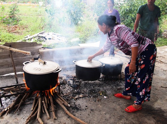 Xúc động cảnh người dân quyên góp, nấu ăn cho bộ đội tìm kiếm người mất tích ở Rào Trăng 3 ảnh 2