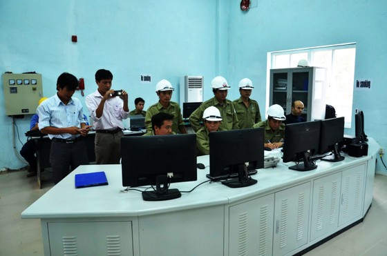 Mưa lũ chia cắt 1 xã miền núi, gây sạt lở nặng tại thủy điện Vĩnh Sơn 5 ảnh 2