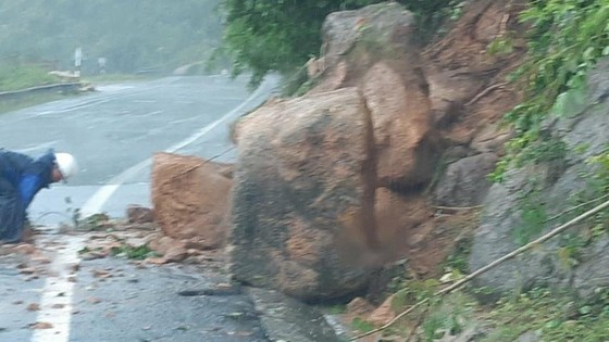 Những thiệt hại ban đầu của cơn bão số 12 ảnh 17