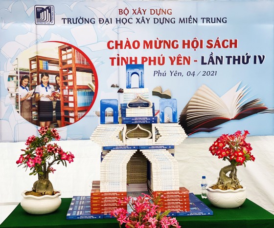 Hội sách Phú Yên quyên góp tủ sách Trường Sa ảnh 4