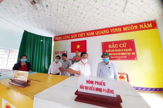 Bình Định: Hàng ngàn ngư dân trở về nghỉ trăng kịp ngày bầu cử ảnh 2