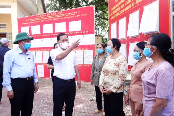 Bình Định: Hàng ngàn ngư dân trở về nghỉ trăng kịp ngày bầu cử ảnh 1