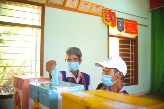 Những lá phiếu sớm sau dốc Cổng Trời ảnh 5