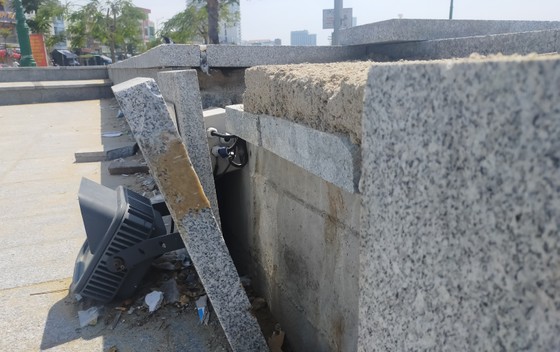 Công viên trên 240 tỷ đồng mới đưa vào sử dụng, đã hư hỏng ảnh 2
