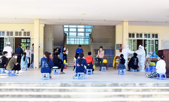 Miền Trung thần tốc sàng lọc Covid-19 cho kỳ thi THPT năm 2021 ảnh 1