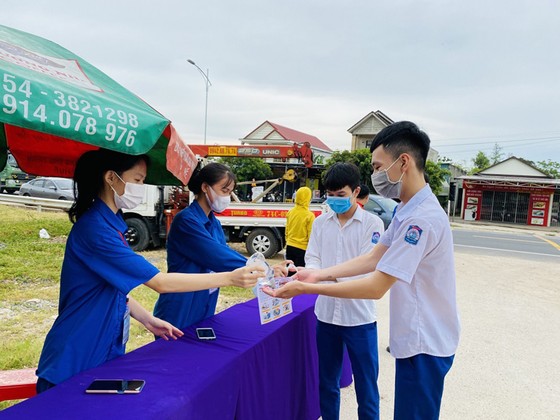 Thi tốt nghiệp THPT 2021: Nỗ lực hỗ trợ, bảo vệ kỳ thi tại các tỉnh vùng dịch miền Trung ảnh 1