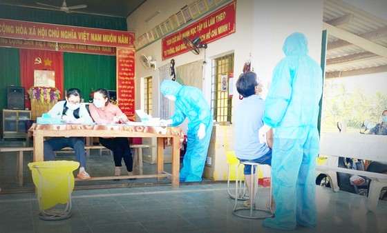 Phạt 25 triệu đồng người phụ nữ cố thủ trong nhà không chịu đến khu cách ly ảnh 1