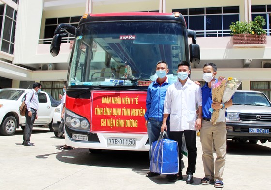 Đoàn y, bác sĩ Bình Định lên đường vào TPHCM, Bình Dương chống dịch ảnh 6