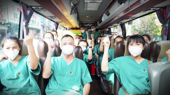 Bình Định tiếp tục tăng cường y bác sĩ vào TPHCM tham gia chống dịch ảnh 7