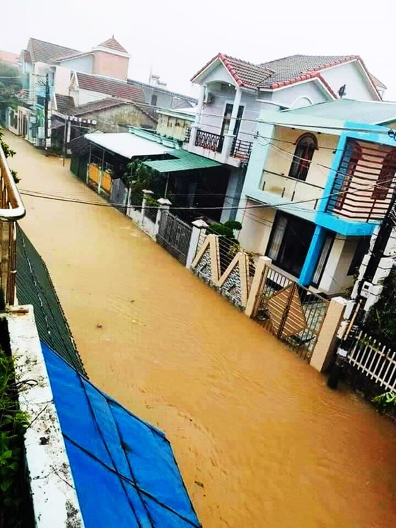 Bão suy yếu, người dân Quảng Ngãi đối diện với ngập lụt ảnh 7