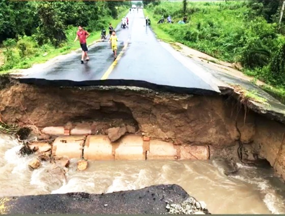 Mưa lũ gây thiệt hại nặng nề ở Bình Định, Phú Yên ảnh 15