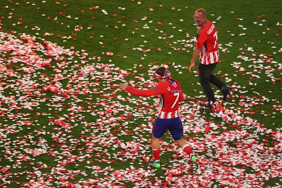 Lần 3 đăng quang, Griezmann chói sáng, Torres chia tay ngọt ngào ảnh 9