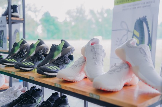 adidas golf thay đổi cuộc chơi với dòng giày CODECHAOS mới ảnh 1