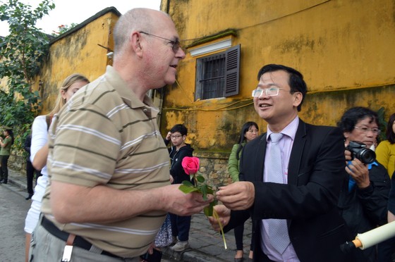 Hội An đón đoàn khách Tây Ban Nha "xông đất" đầu năm 2018 ảnh 1