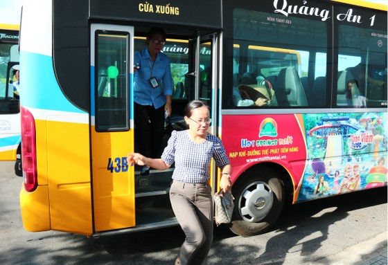 Đà Nẵng, khuyến khích người dân đi xe buýt ảnh 4