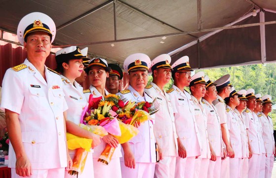 Tàu khu trục ROKS Moon Mu The Great cập cảng Tiên Sa ảnh 6