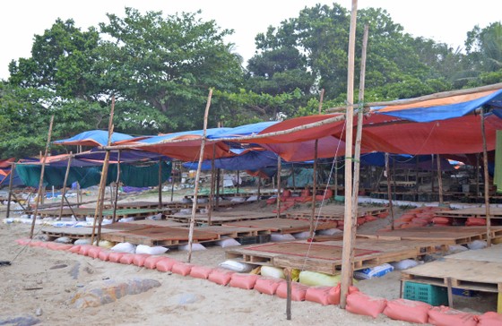 Sẽ tháo dỡ các lều quán dựng trái phép tại gềnh đá Nam Ô ảnh 2