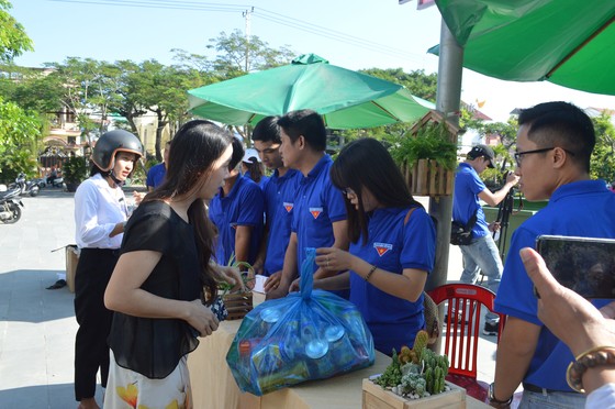 Đổi rác thải nhựa lấy quà ảnh 2