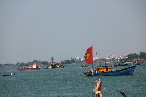 Tìm thấy thi thể thứ ba vụ lật ghe trên sông Thu Bồn ảnh 1