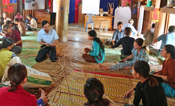 Bảo tồn và phát triển nghề đan lát của người Cơ Tu ảnh 1