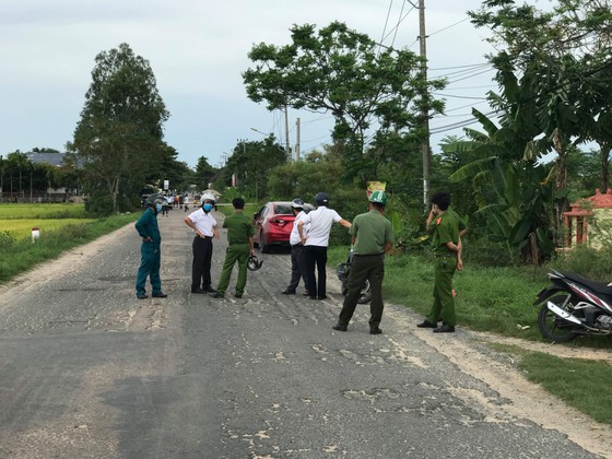 Trên đường đi làm, cô gái ngã nhào xuống đường thiệt mạng sau tiếng nổ lớn ảnh 1