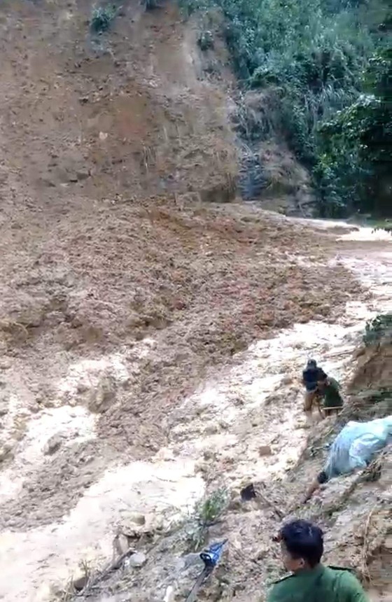 Tái diễn tình trạng sạt lở tại Bắc Trà My ảnh 1