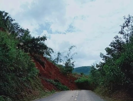 Sạt lở tại Nam Trà My ảnh 1