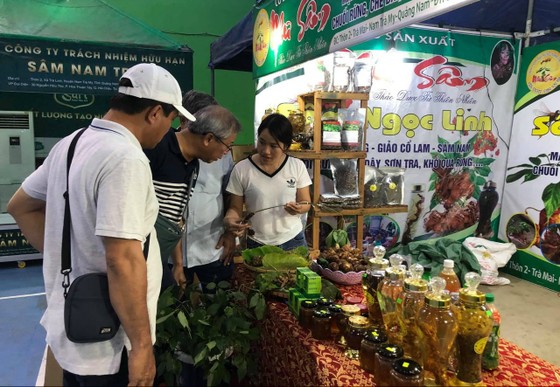 Rộn ràng Phiên chợ sâm Ngọc Linh ảnh 2