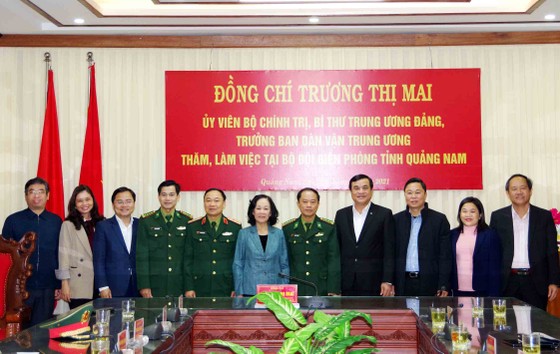 Trưởng Ban Dân vận Trung ương thăm, tặng quà cán bộ, chiến sĩ tại Quảng Nam ảnh 4