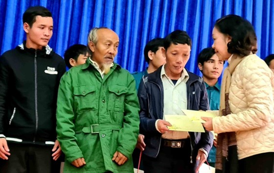 Trưởng Ban Dân vận Trung ương: Đề nghị Quảng Nam tiếp tục tập trung giúp đỡ người dân Trà Leng sớm ổn định chỗ ở ảnh 1