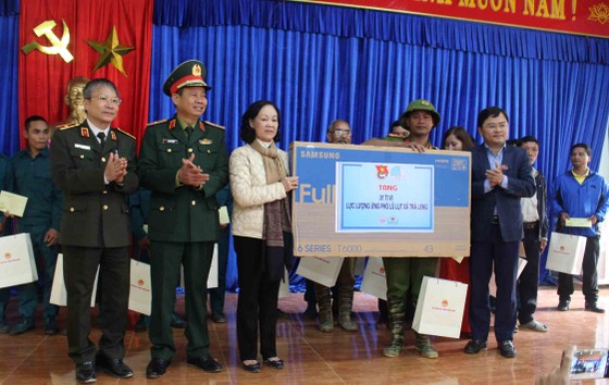 Trưởng Ban Dân vận Trung ương: Đề nghị Quảng Nam tiếp tục tập trung giúp đỡ người dân Trà Leng sớm ổn định chỗ ở ảnh 2