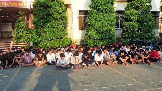 Khởi tố 11 thanh thiếu niên về hành vi tổ chức đua xe trái phép ảnh 1