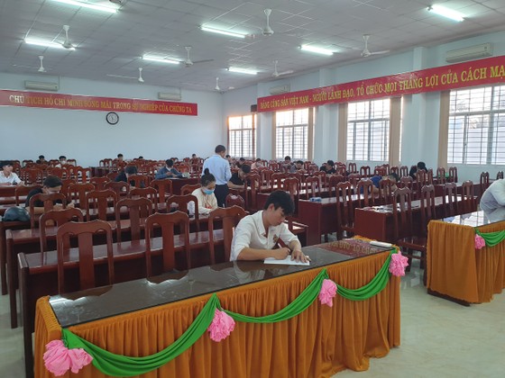 Mật phục bắt nhóm 'quái xế' đua xe trên Quốc lộ 50 ảnh 1