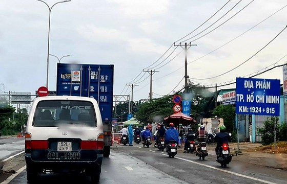 Từ 0 giờ ngày 18-10, Long An dừng tất cả các trạm kiểm tra phòng chống dịch Covid-19 ảnh 1