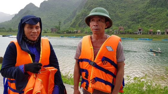 Vụ chìm thuyền hàng chục người thoát nạn: Bí thư Huyện ủy xin nhận mọi trách nhiệm trước đoàn du lịc ảnh 2