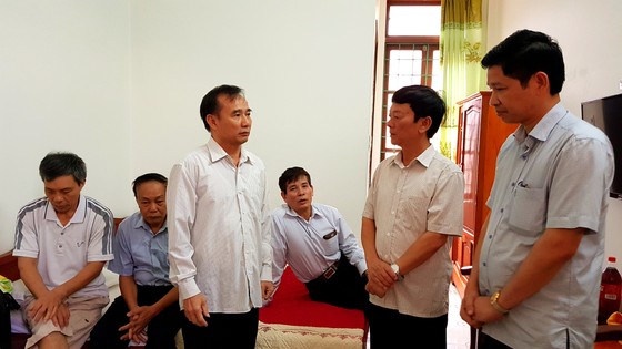 Vụ chìm thuyền hàng chục người thoát nạn: Bí thư Huyện ủy xin nhận mọi trách nhiệm trước đoàn du lịc ảnh 1