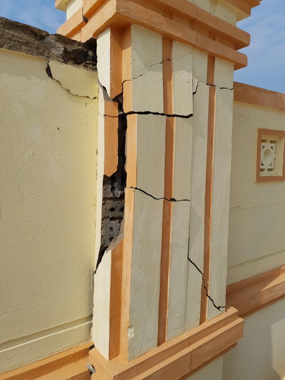 Tòa nhà Thành ủy Đồng Hới 118 tỷ đồng vừa xây đã nứt ảnh 1