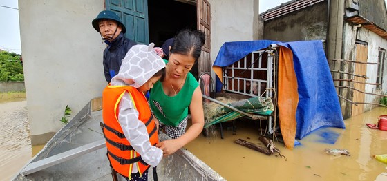 Rốn lũ Tân Ninh ngập nặng ảnh 1